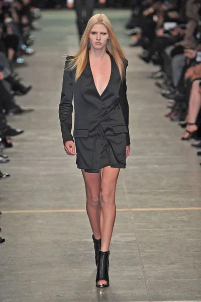 Look 17